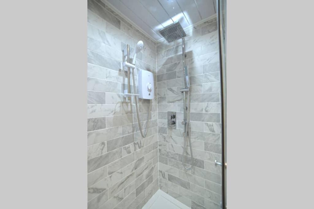 Stylish Central Self Contained Flat By Cozynest Ридинг Экстерьер фото
